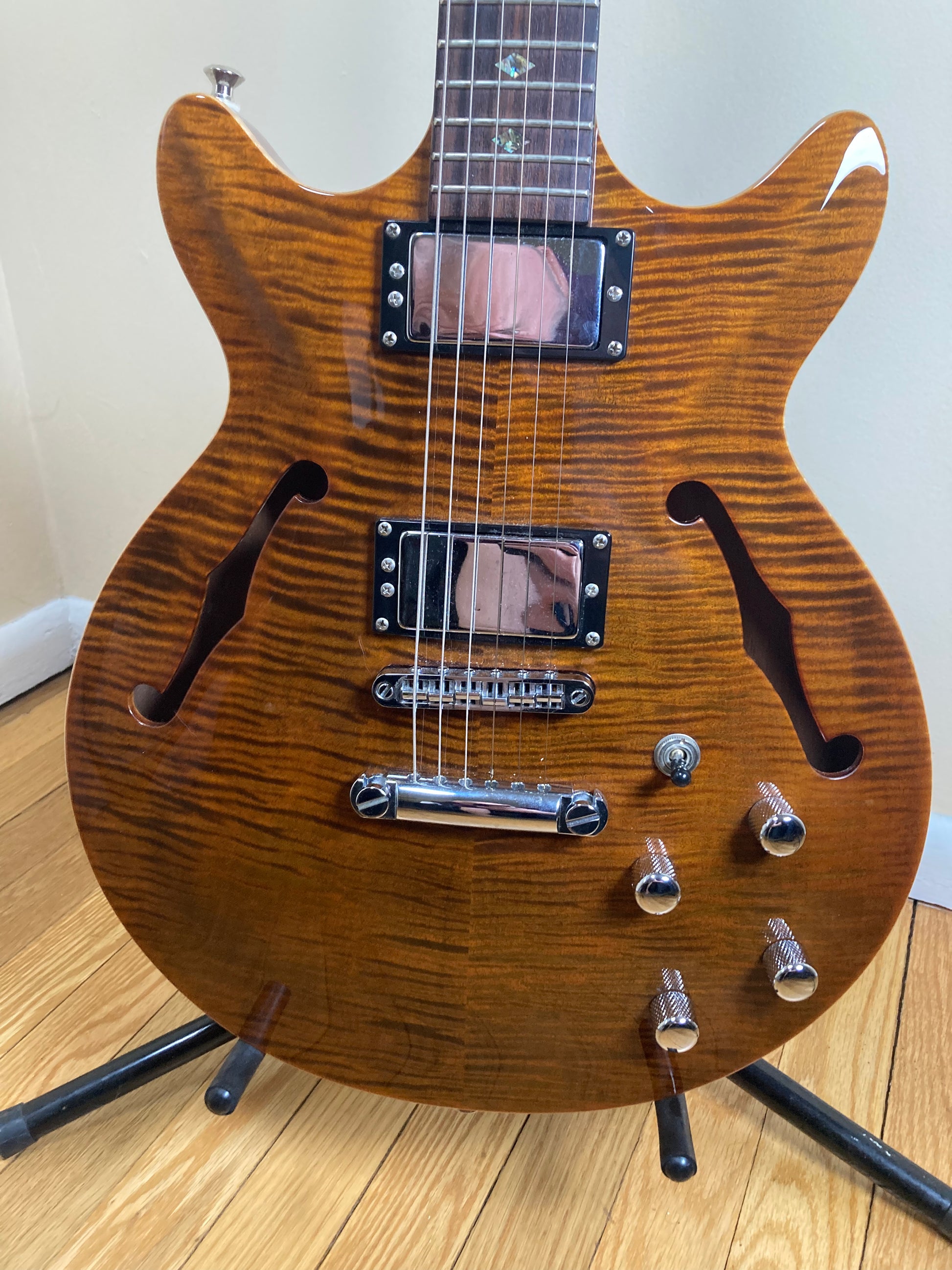 Carvin SH445 - Flame Maple Top - Excellent Condition - With Original Hard Shell Case