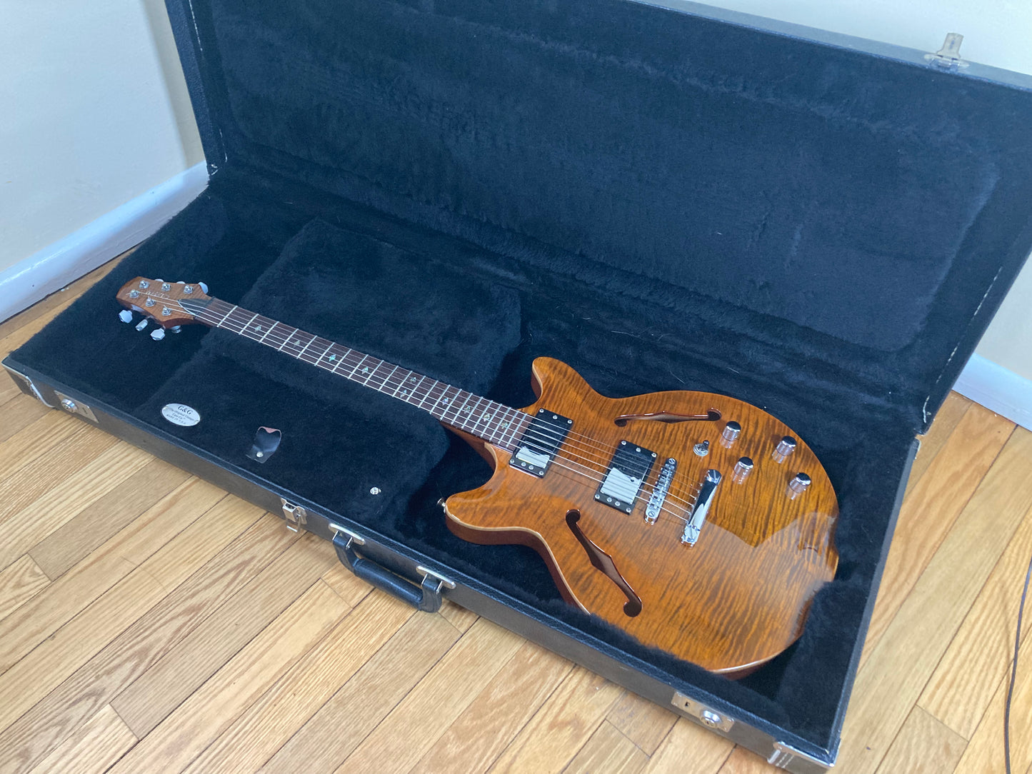 Carvin SH445 - Flame Maple Top - Excellent Condition - With Original Hard Shell Case