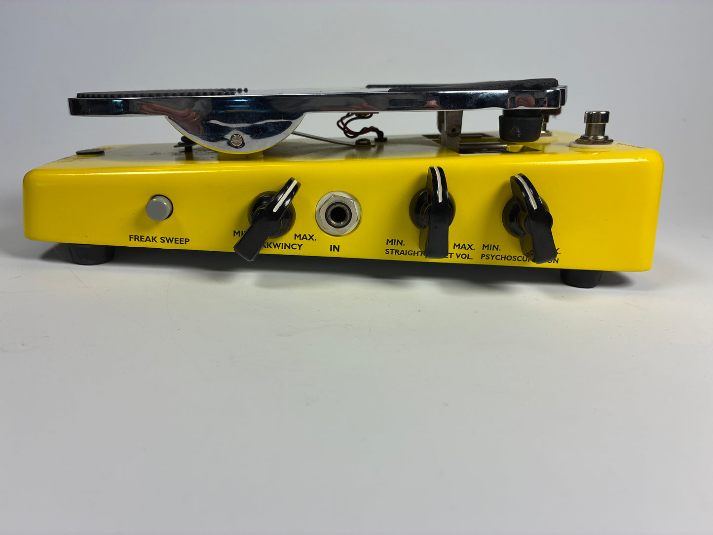 Snarling Dogs Mold Spore Wah 1990s - Yellow