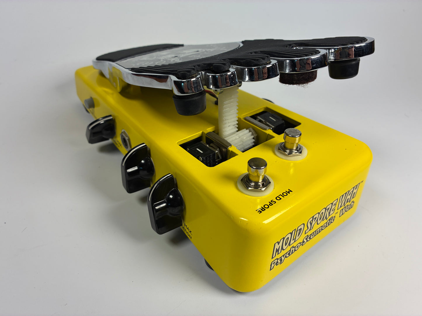 Snarling Dogs Mold Spore Wah 1990s - Yellow