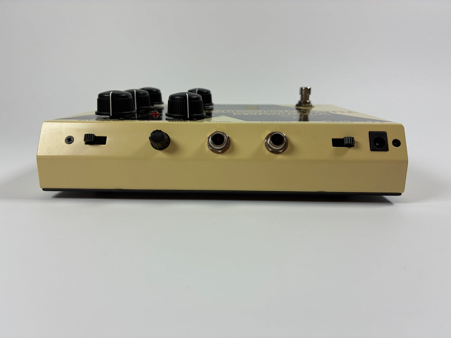 Behringer VT999 Vintage Tube Monster Vacuum Tube Overdrive